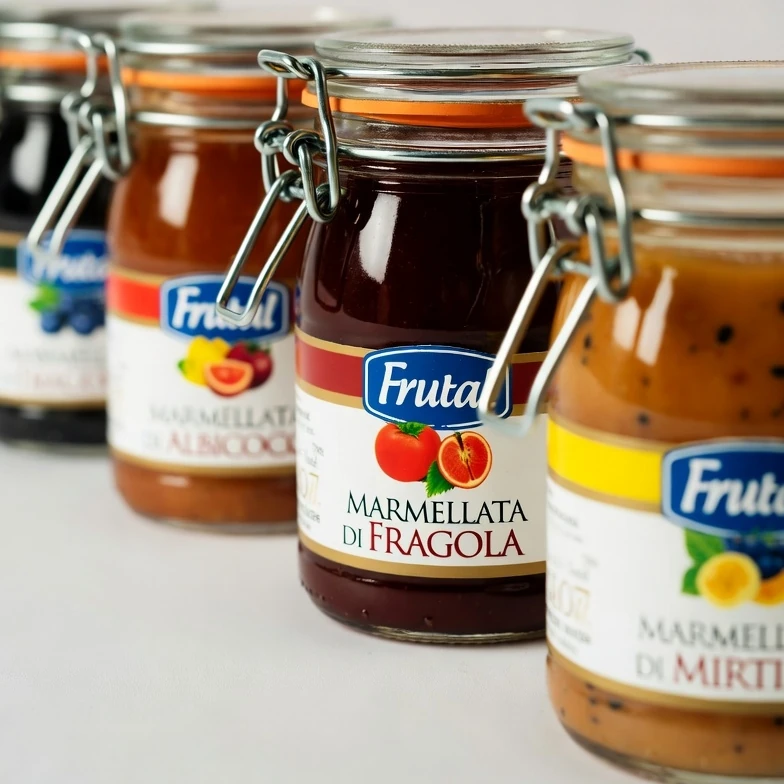 Potes de geleia com tampas personalizadas